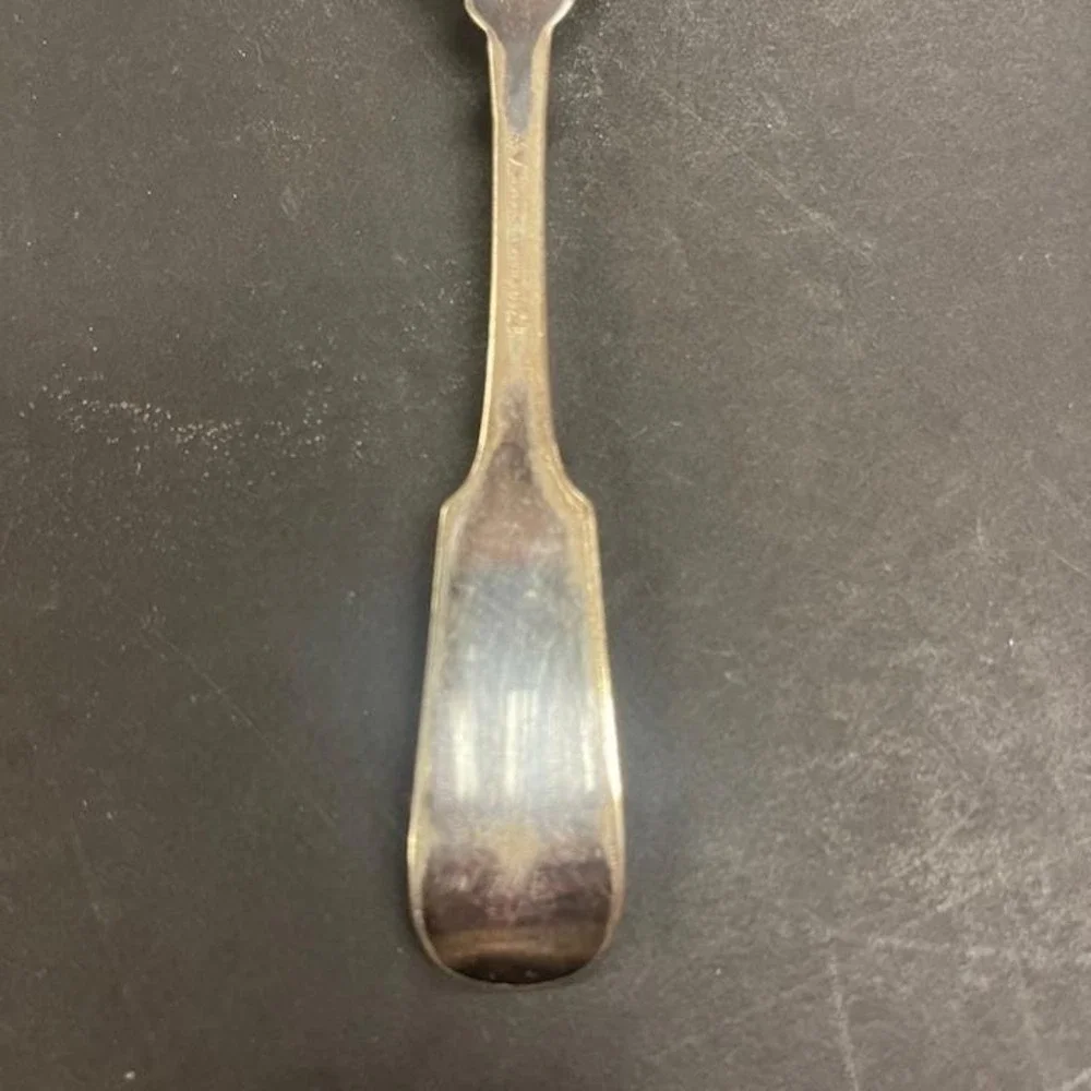 Rogers,‎ Smith & Co. Fiddleback-Handle Fiddle Shell Scalloped Sugar Spoon ES15